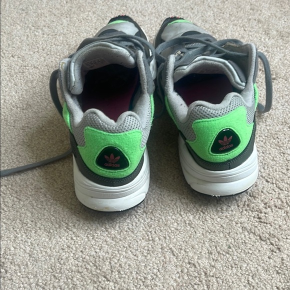 Adidas Gray and Green Sneakers Modern Design - Picture 4 of 7